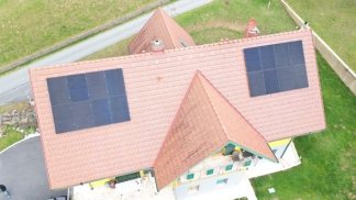 6,5 kWp Aufdachleistung mit Strangwechselrichter, Umbau Warmwasserspeicher mit E-Patrone